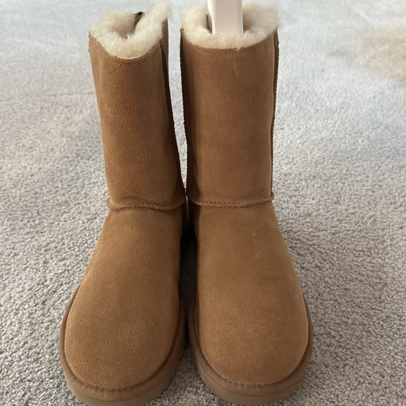 Brand New With Tags Classic Short Zip Uggs - Picture 5 of 5
